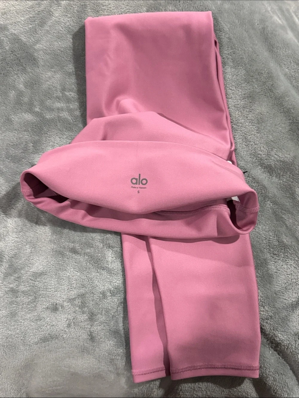 NWT Alo Yoga High-Waist Airlift Leggings Wild Rose Size Small